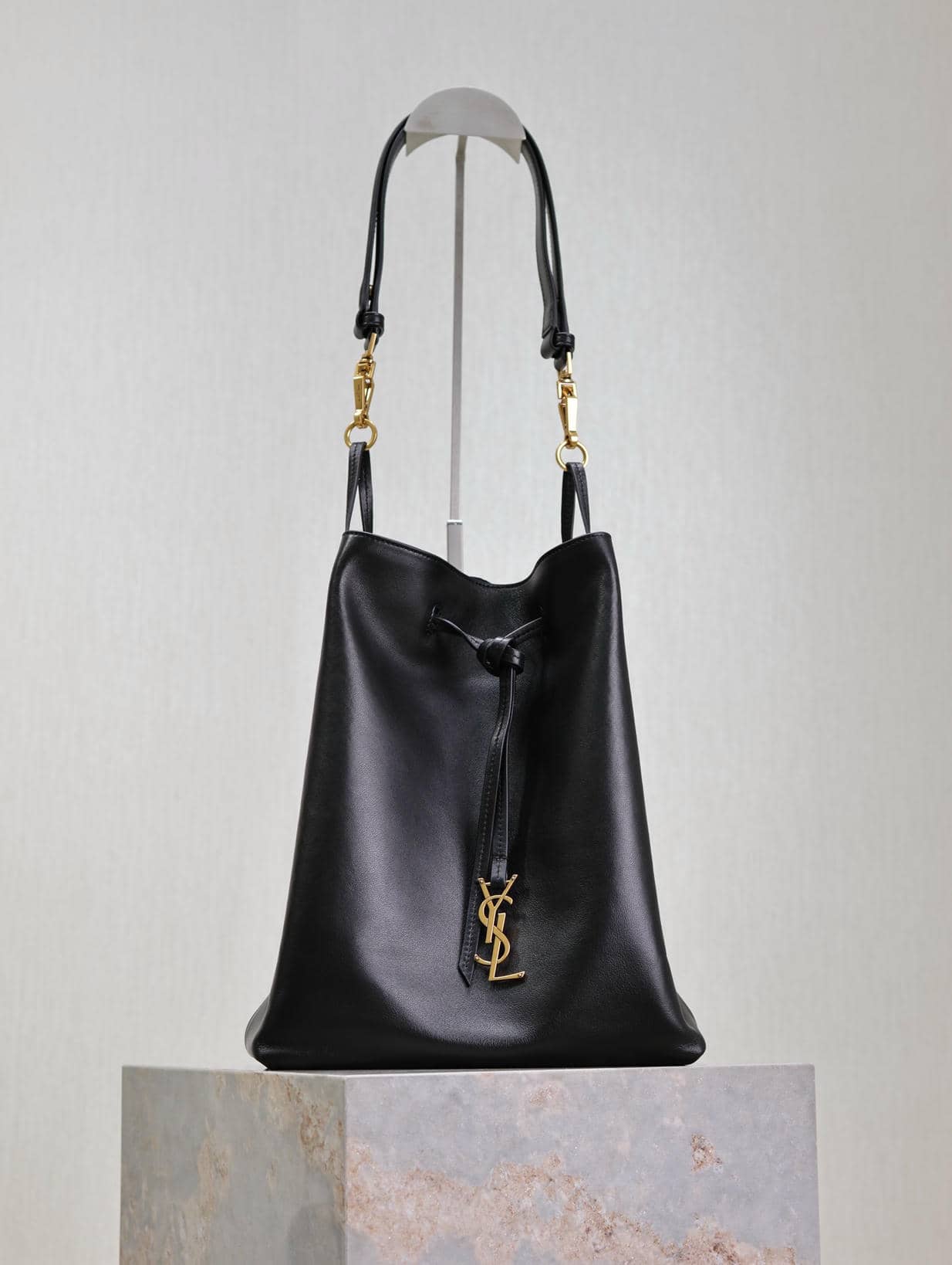 1 Bucket Bag-29